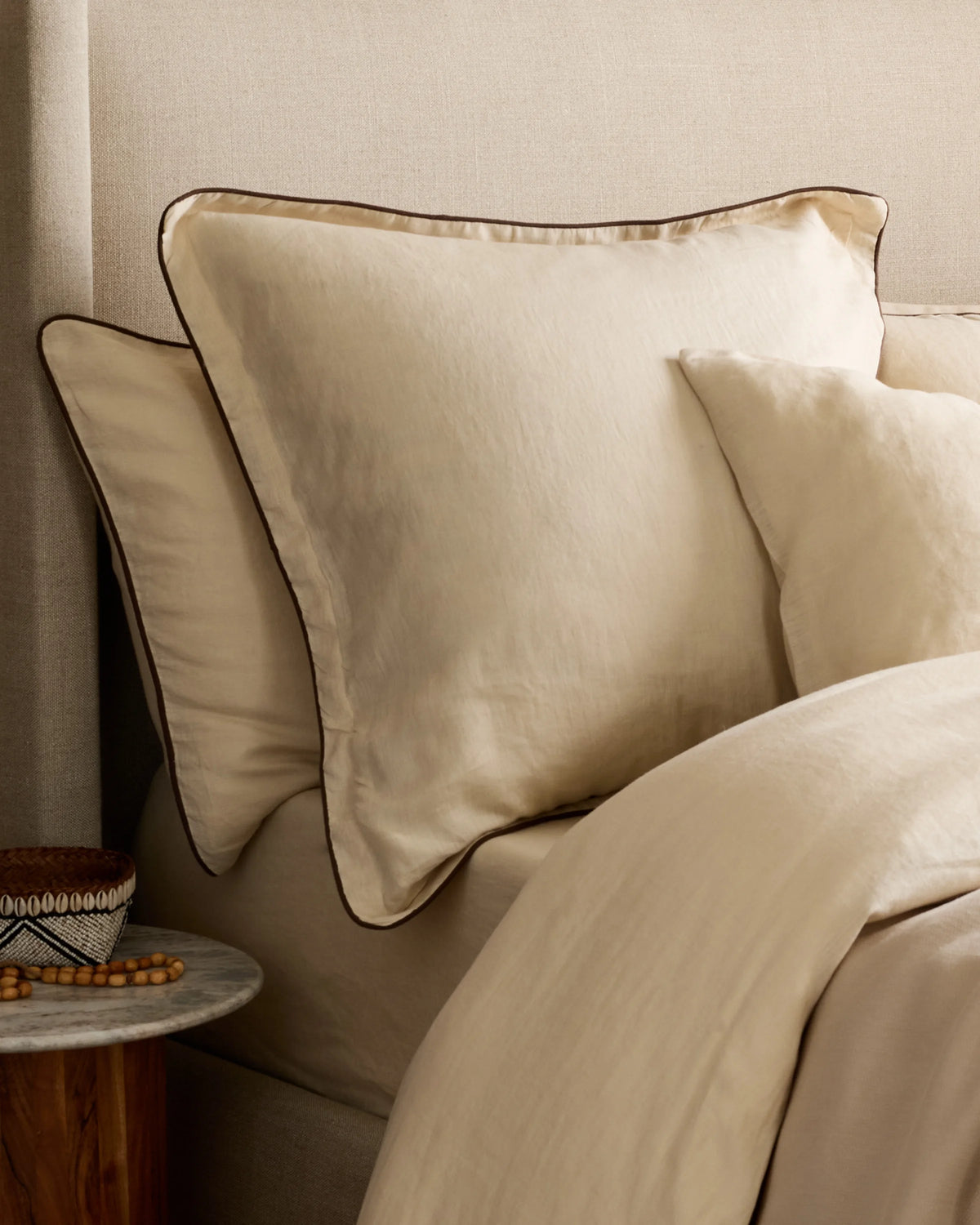 European Linen Piped Euro Sham - Euro / White/Cherry