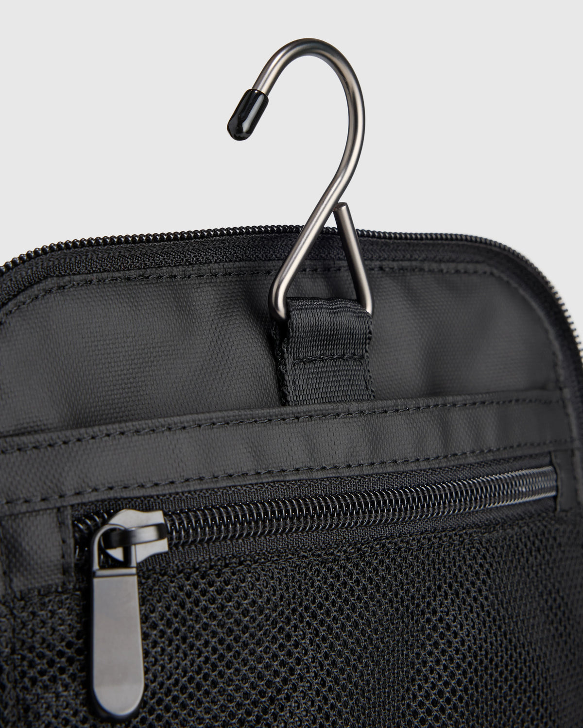 Voyage Nylon Hanging Toiletry Case - One Size / Navy