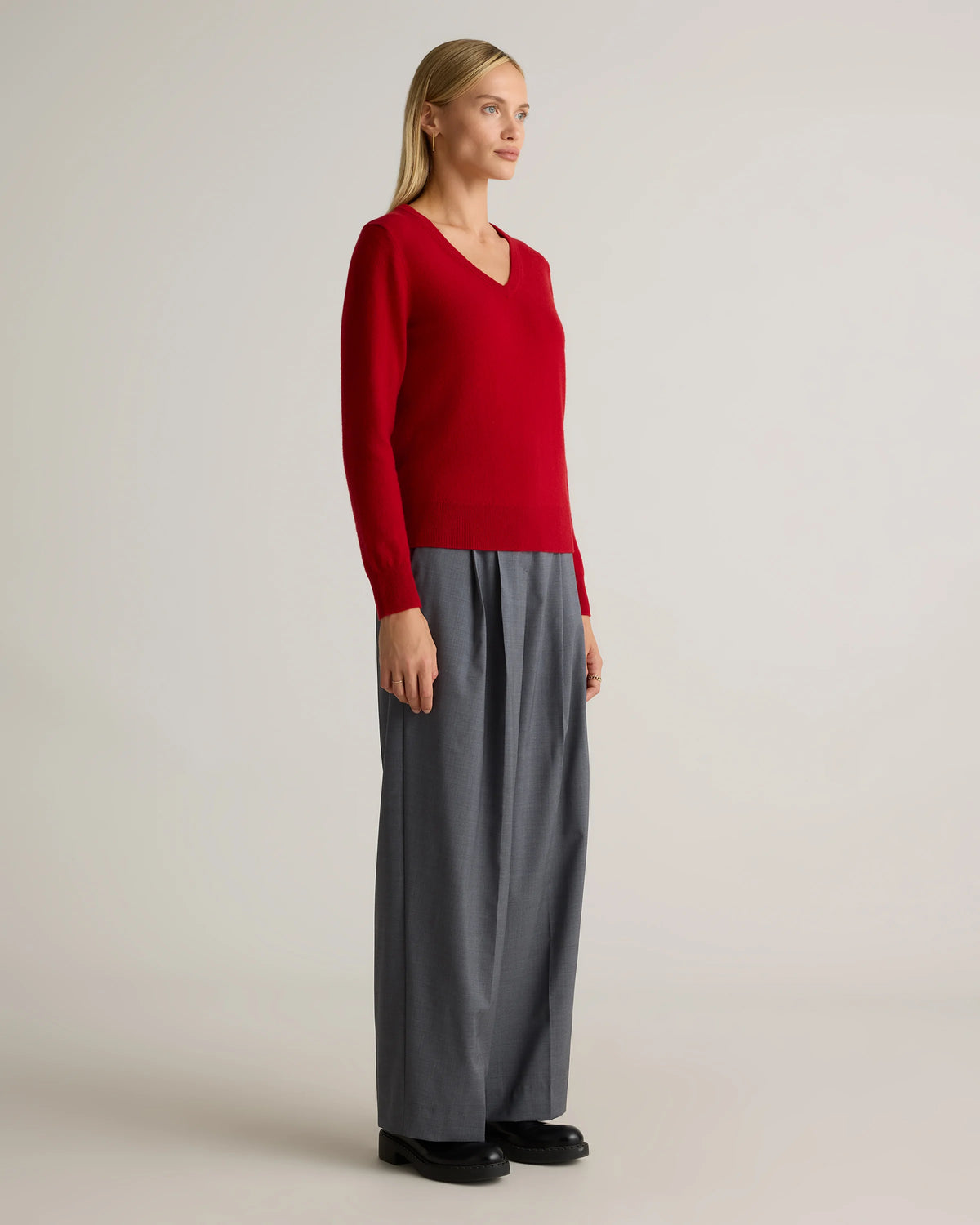 Mongolian Cashmere V-Neck Sweater - XS / Rich Burgundy