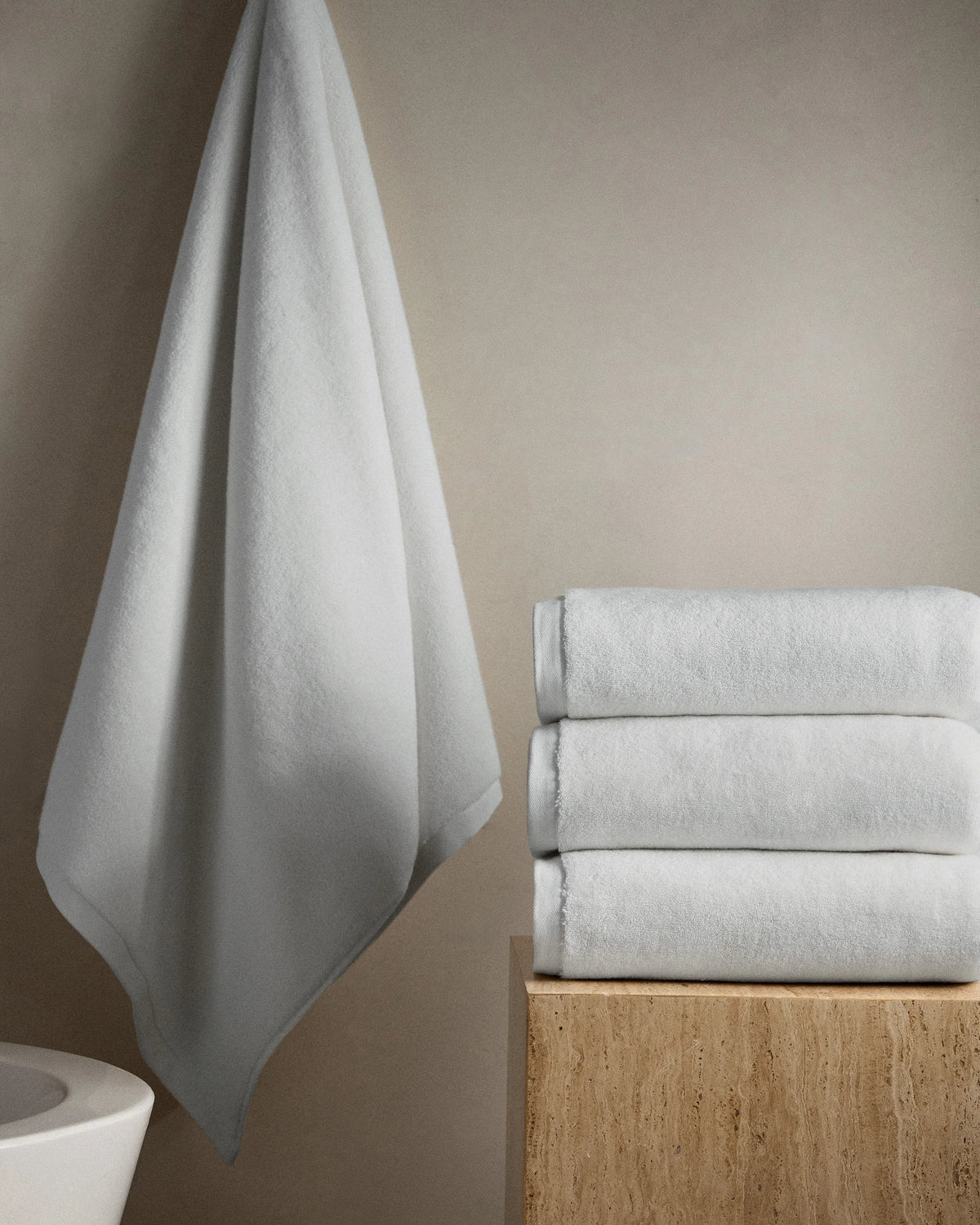Plush Organic Turkish Cotton Bath Towel (Set of 2) - One Size / White