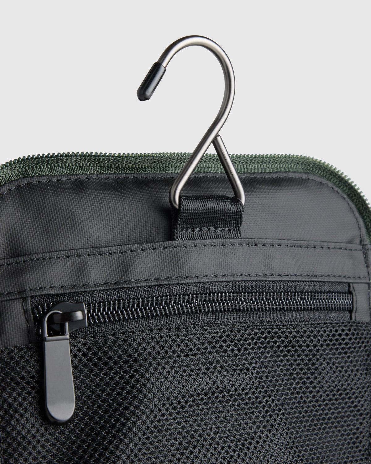 Voyage Nylon Hanging Toiletry Case - One Size / Navy
