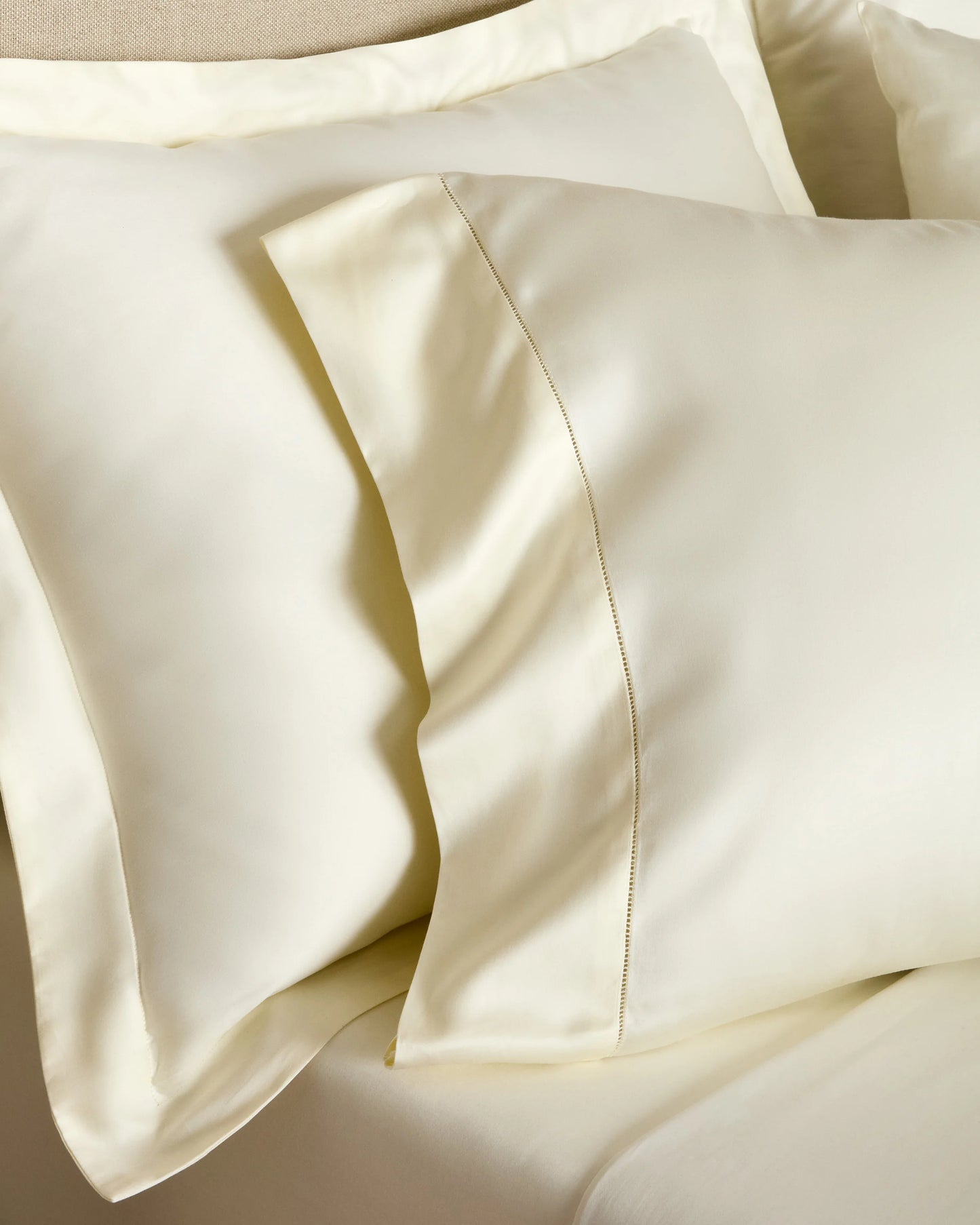 Signature Giza Cotton Sateen Pillowcase Set - Standard / White