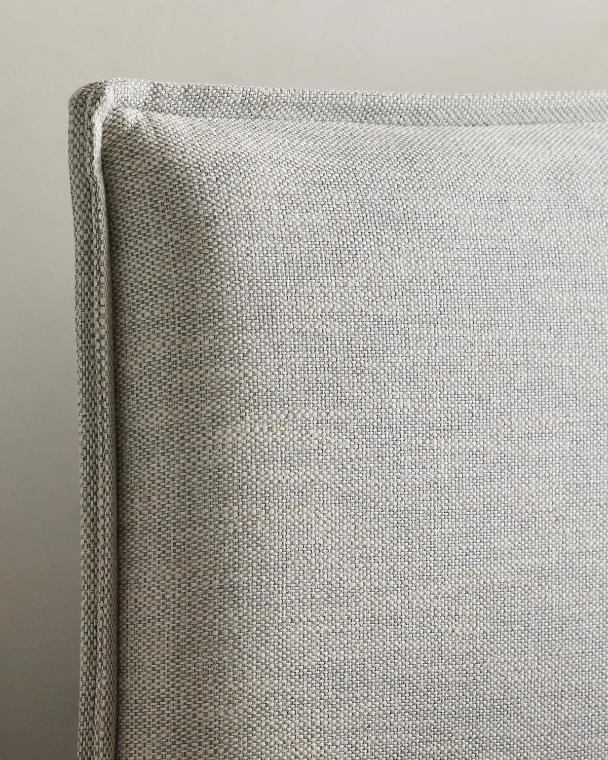 Tailored Edge Bed in Performance Linen - Queen / Light Grey