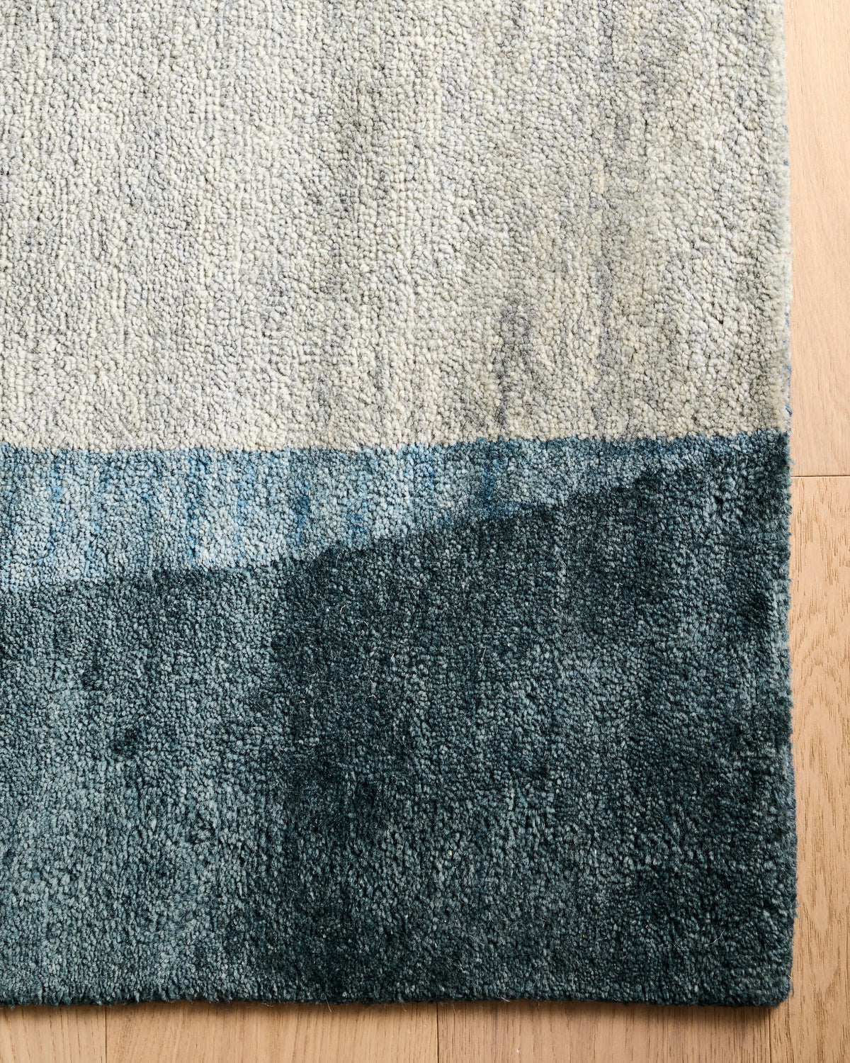 Velzy Wool Rug - 3' x 5' / Blue