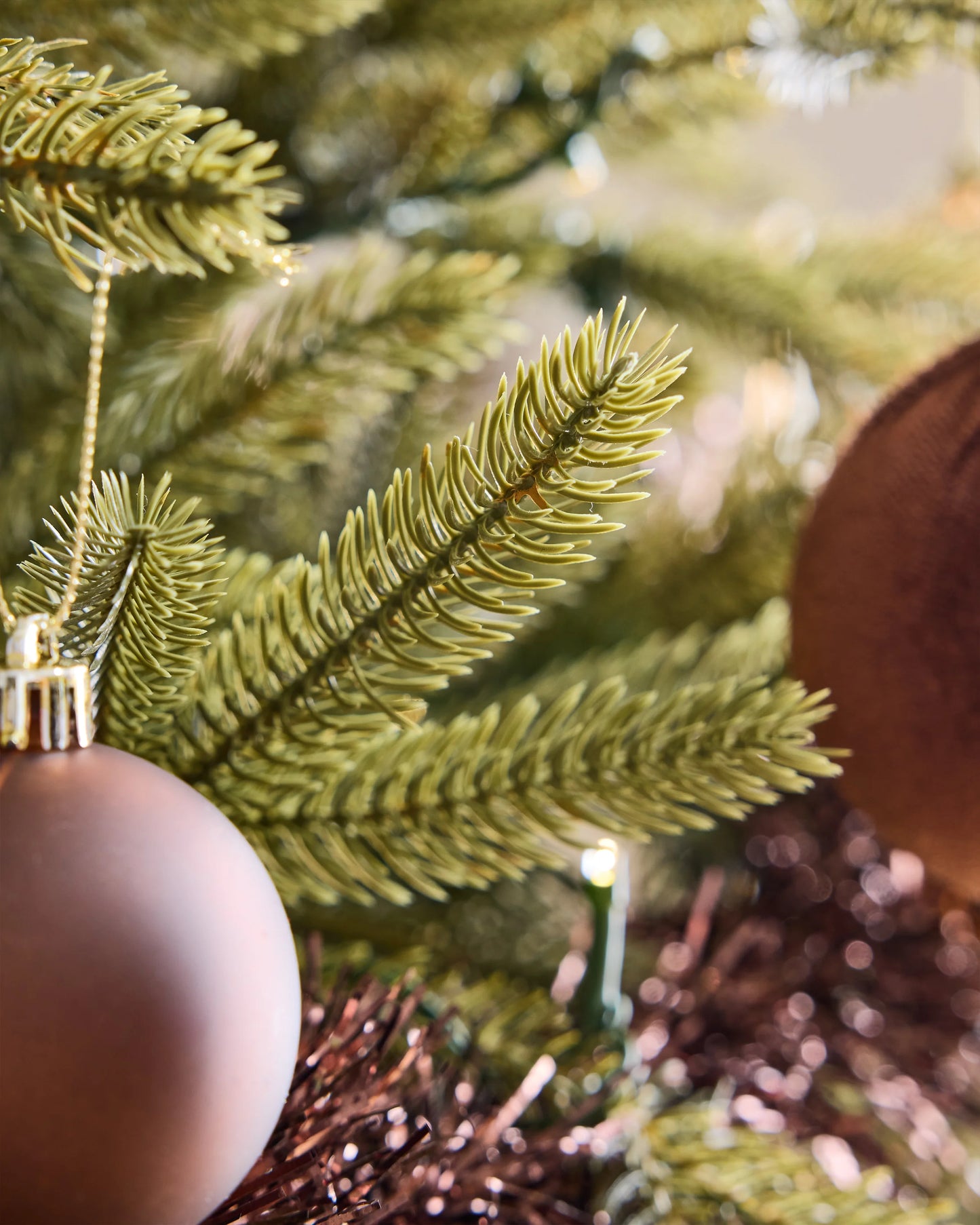 Spruce Artificial Christmas Tree: Unlit - 7' / Forest Green
