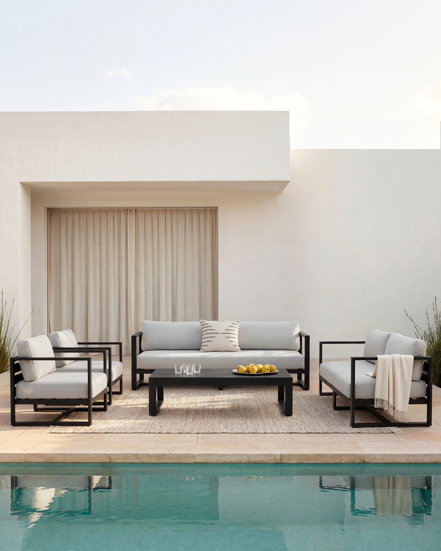 Linear Aluminum Outdoor Lounge Chair - One Size / Dark Charcoal