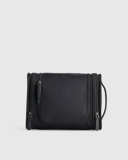 Voyage Nylon Hanging Toiletry Case - One Size / Navy