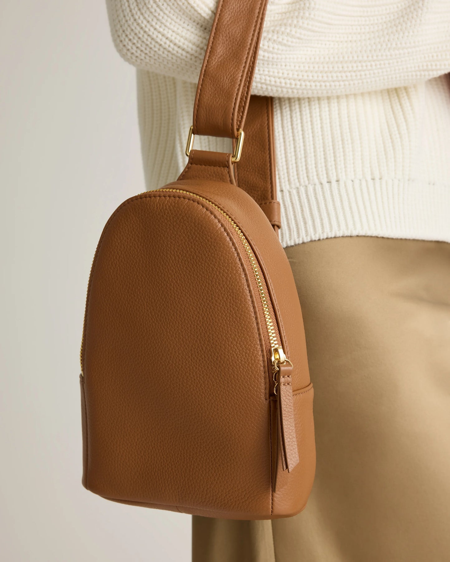 Italian Leather Sling Pack - One Size / Black