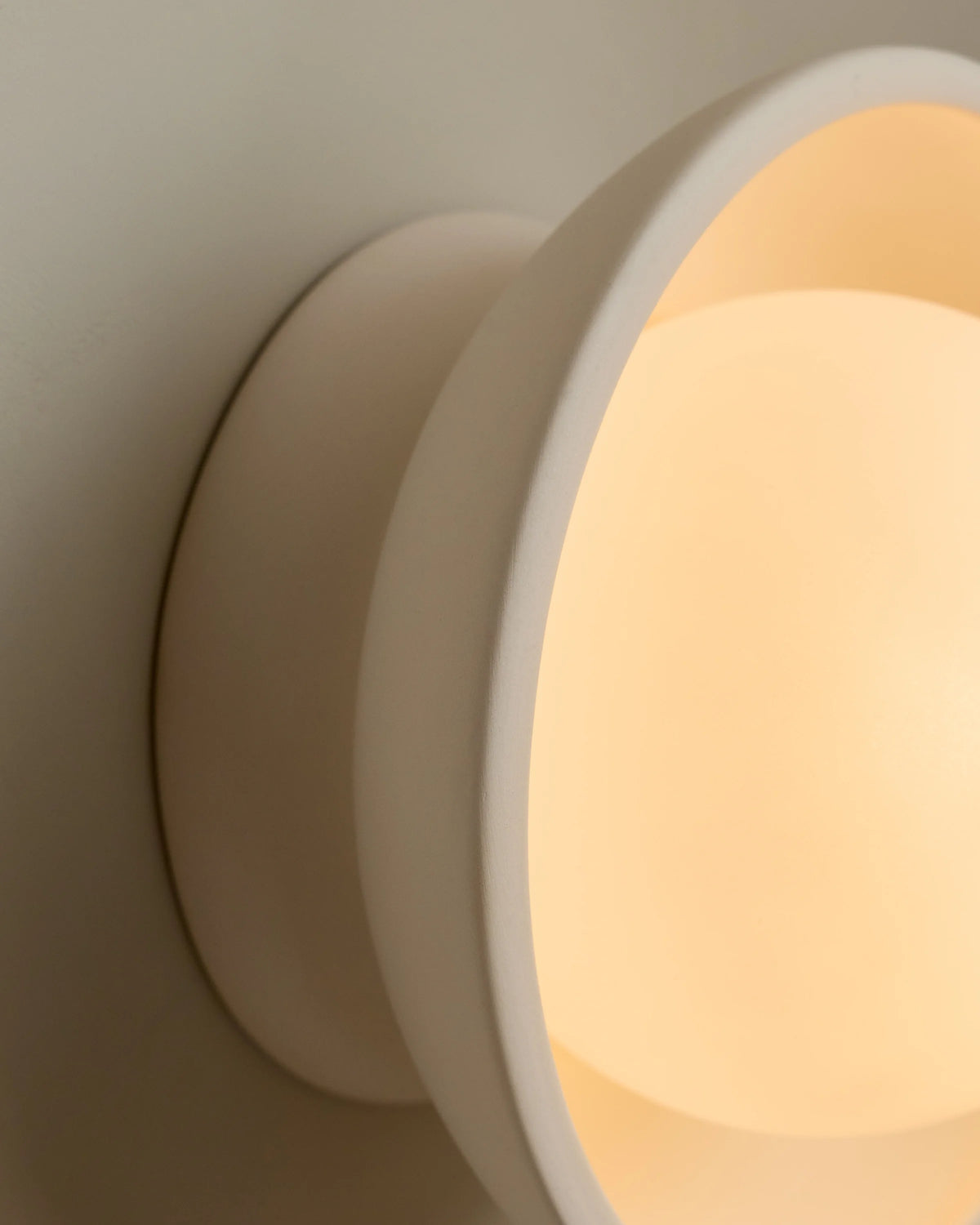 Classic Ceramic and Glass Globe Sconce - 6.25" / Natural