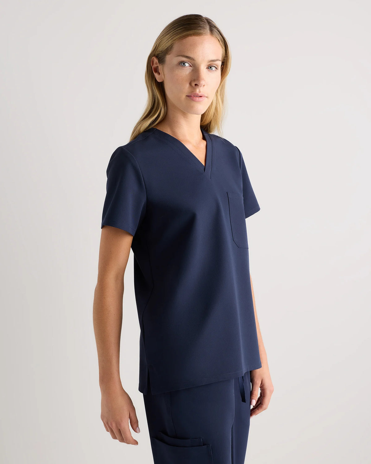 AeraFlex 1-Pocket Scrub Top - XS / Bold Black