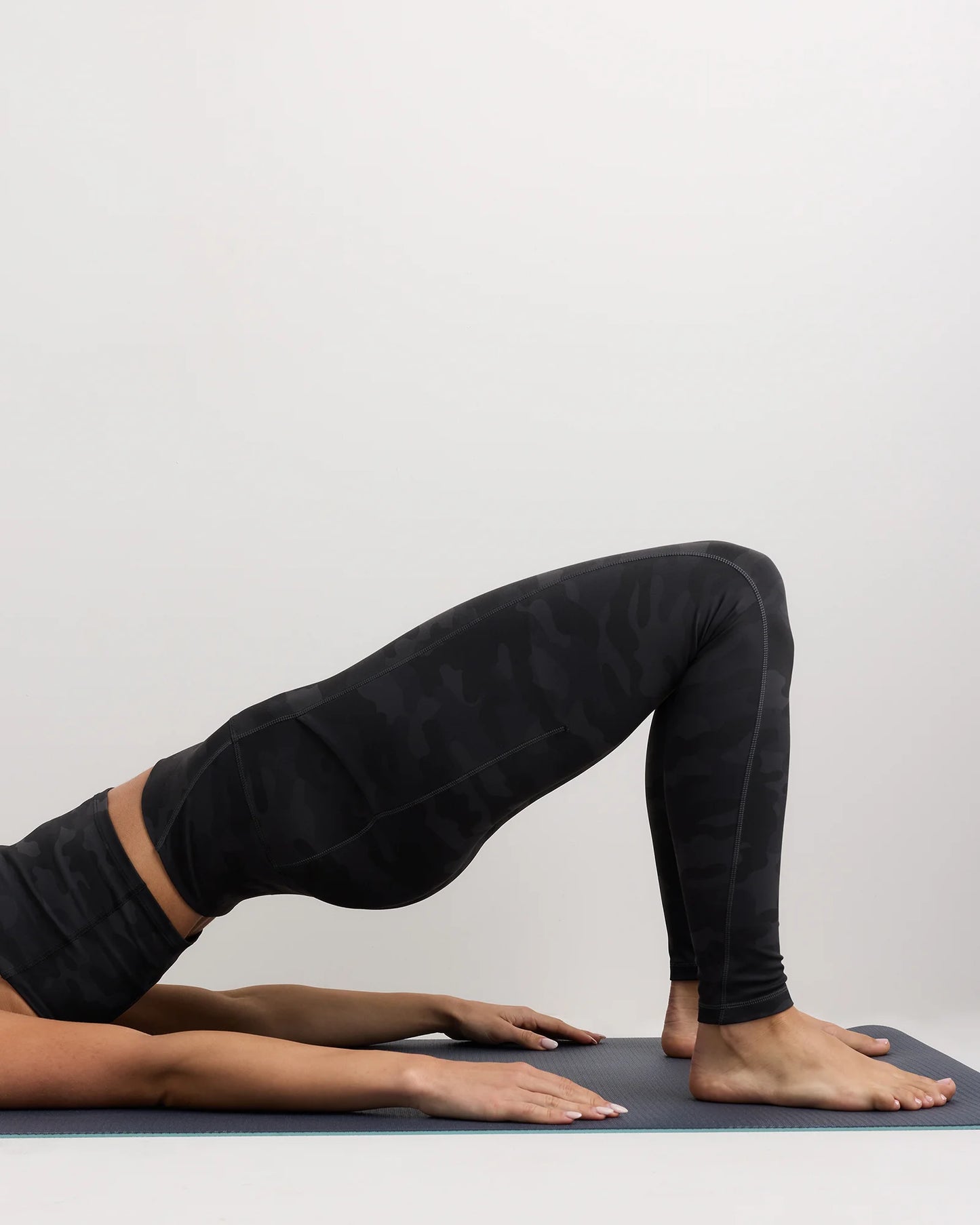 Ultra-Form High-Rise Pocket Legging - XS / Black