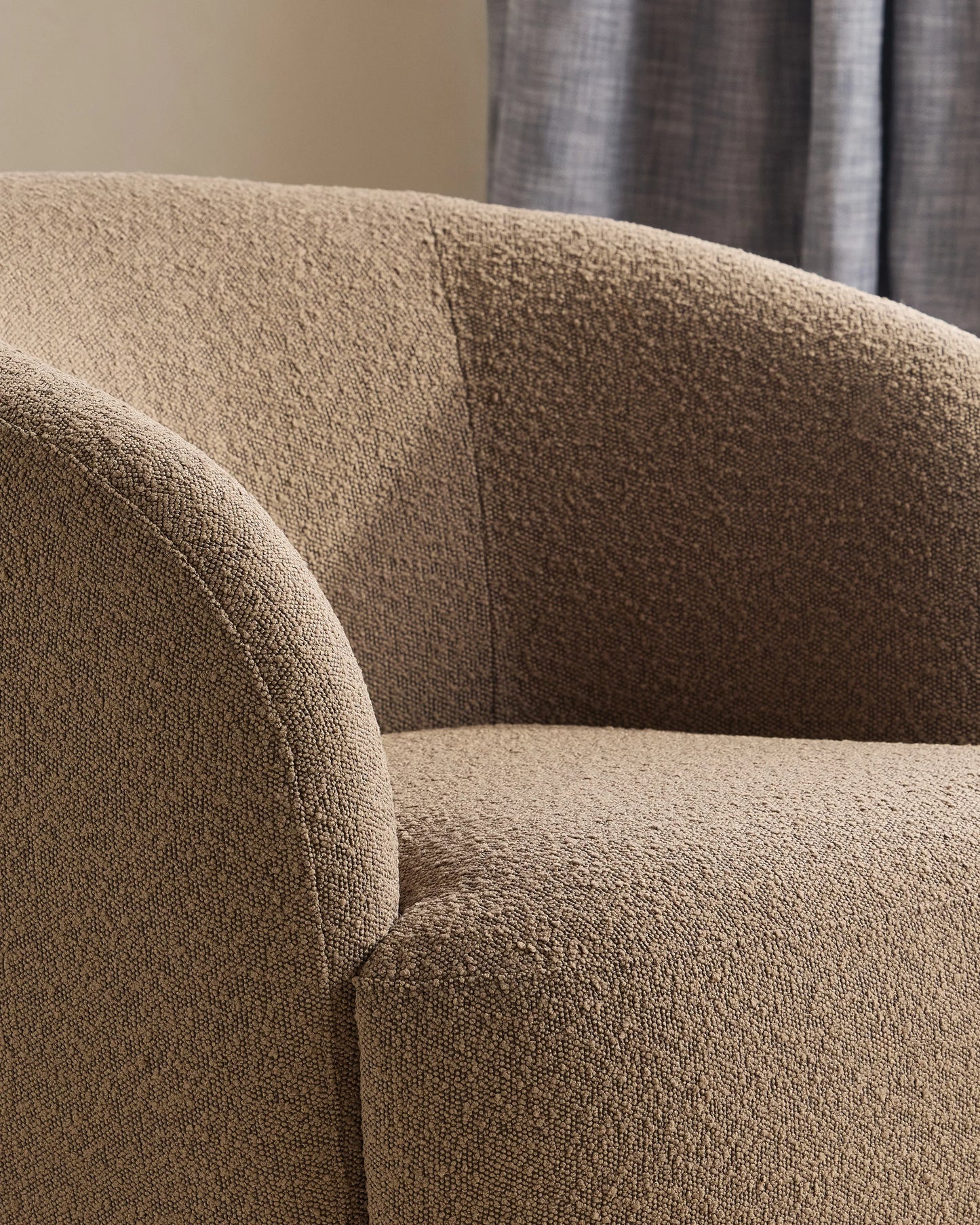 Performance Boucle Swivel Chair - One Size / Mocha Fog