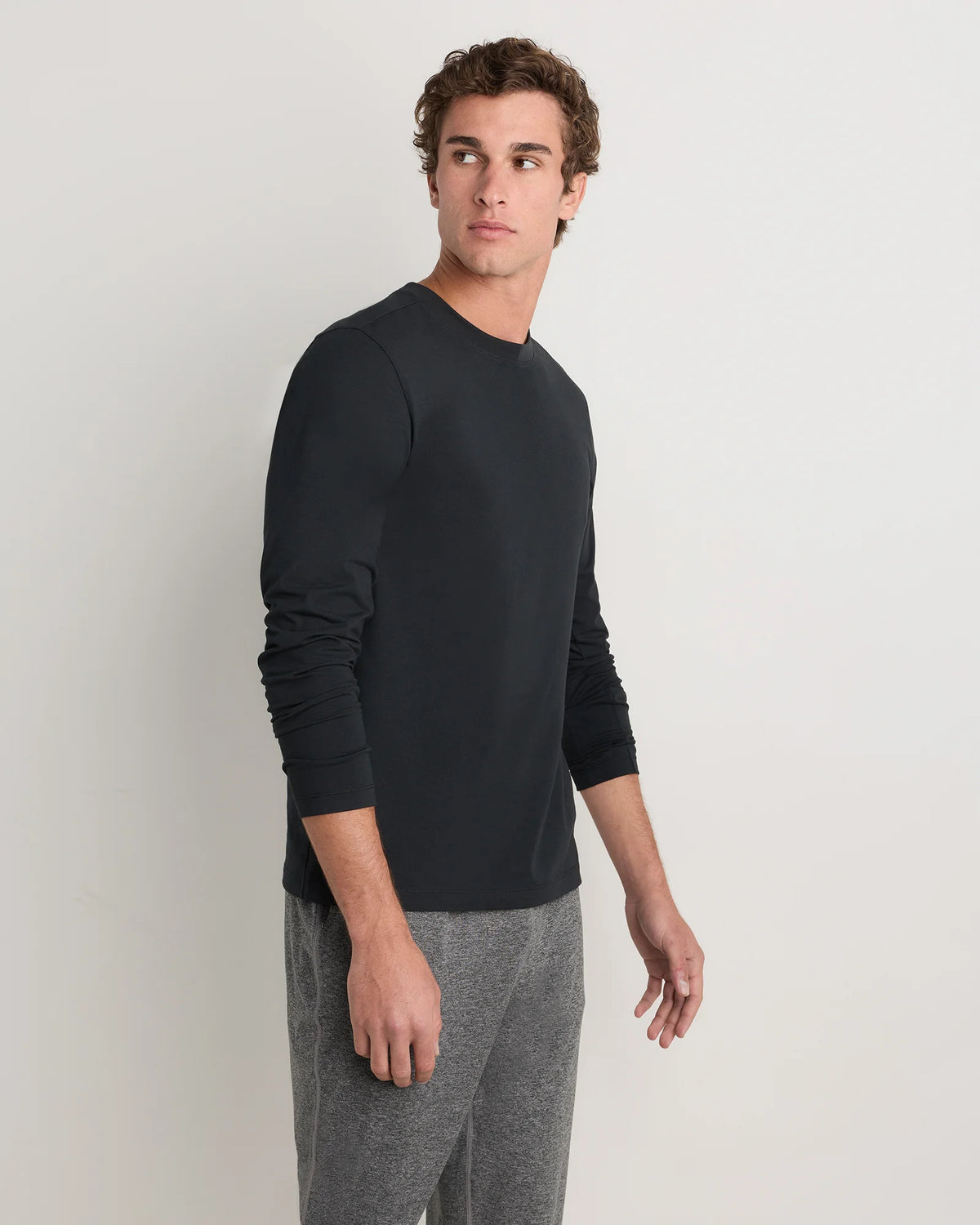 Studio Performance Long Sleeve Tee - S / Black