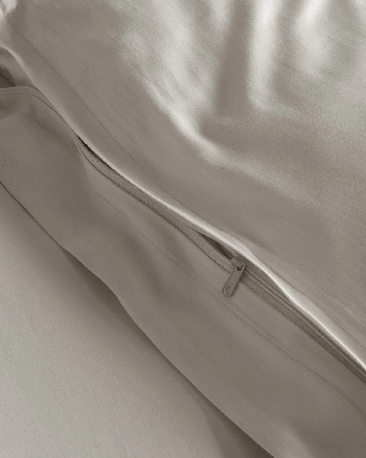 Signature Giza Cotton Sateen Duvet Cover - Twin / Light Grey